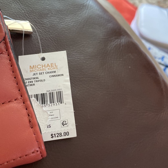 NWT Michell Kors tree folding leather wallet.many slats.,light and comfortable. - Picture 2 of 7